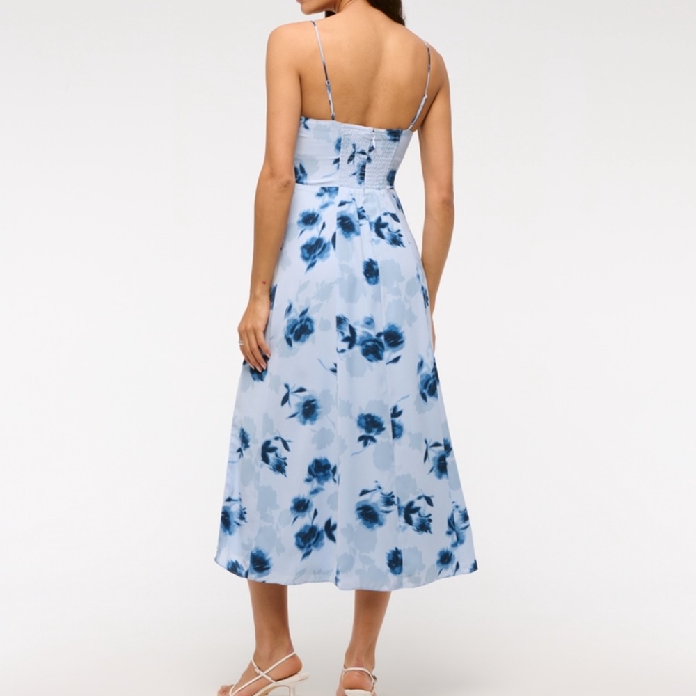Abercrombie & Fitch Camille Midi Dress in Periwinkle Floral - Picture 2 of 5